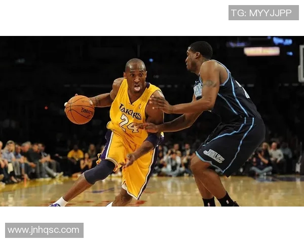 三国英豪与足球巨星对比图展现英雄气概与球场风采