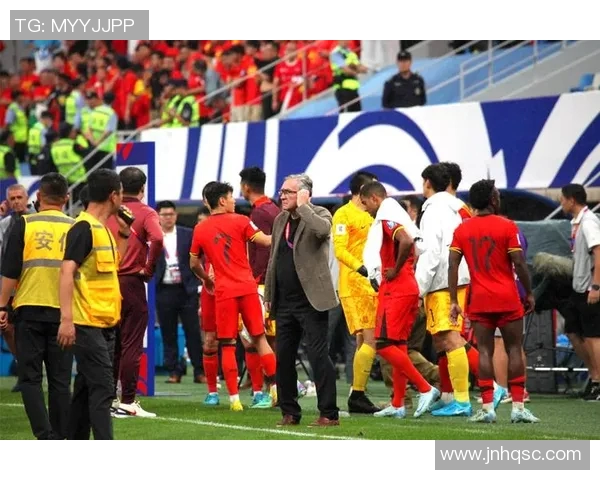 足球球星港译：从足球场到荧幕聚焦球员背后的多重身份与魅力